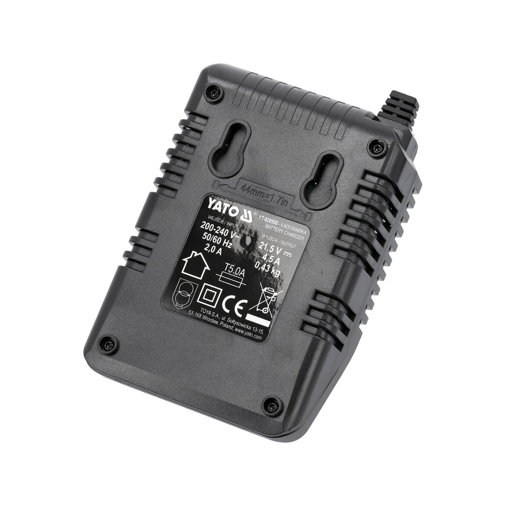 Бързо зарядно за батерии YATO, 18 V, 4.5 A